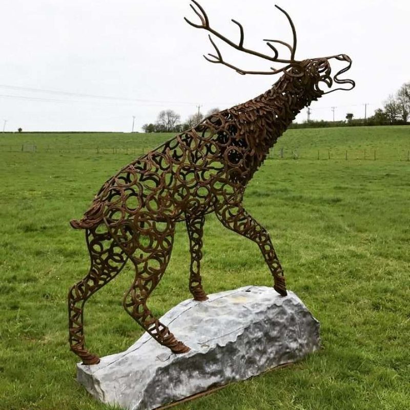 STAG BELLOW sculpture