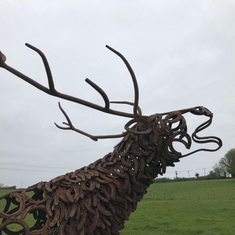 CLIMBING STAG BELLOW
