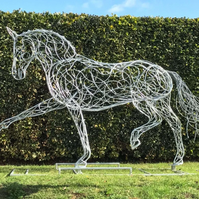 Side Of Pointed Leg Horse Sculpture